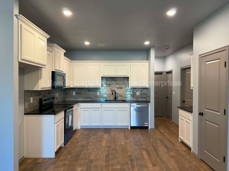Building Photo - 29168 Osage Hls Dr