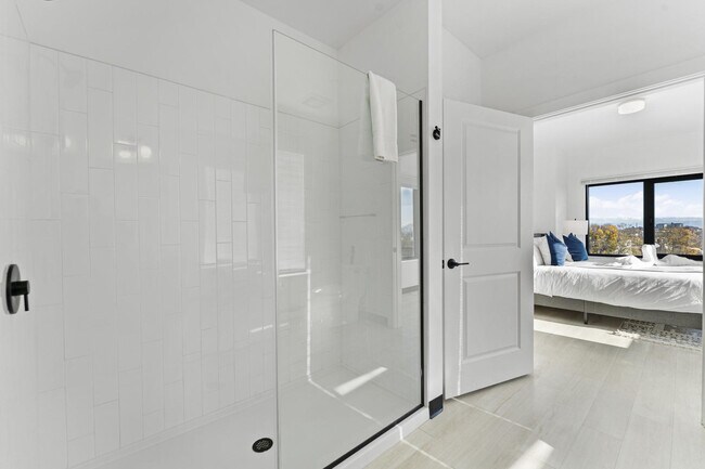 Building Photo - 600 Broadway-SI ID1240310P