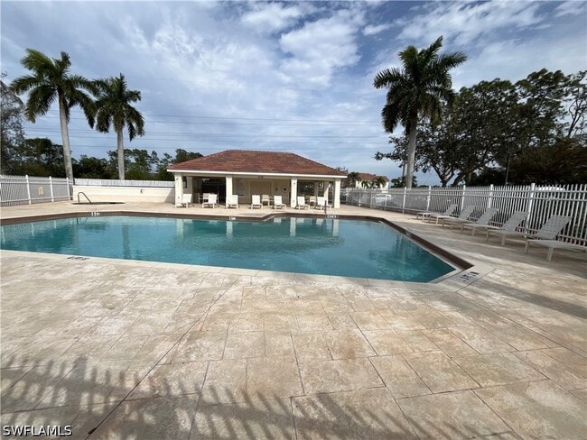 Building Photo - 884 Hampton Cir