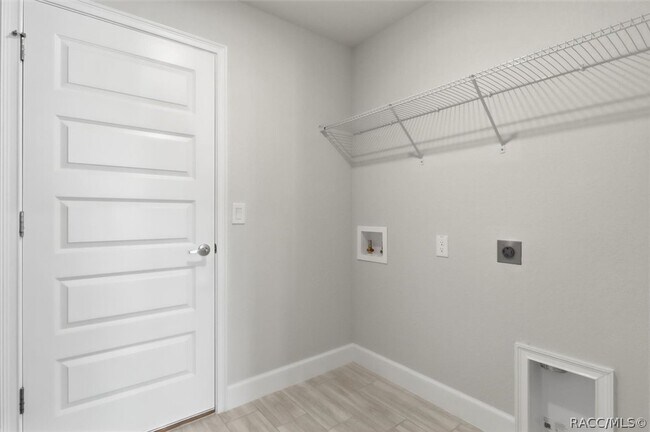Building Photo - 336 W Rexford Dr