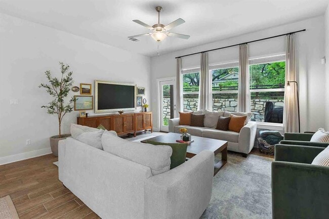 Building Photo - 185 Brooks Ranch Dr