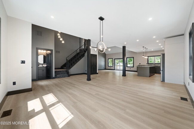 Building Photo - 10 Horner Ln