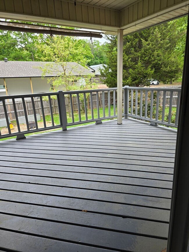 Building Photo - 3 bedroom 2 bath home with basement for lease