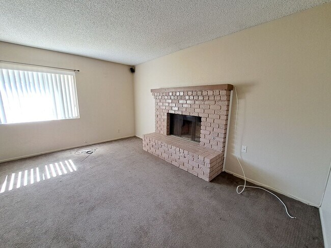 Building Photo - 9357 Riggins Rd