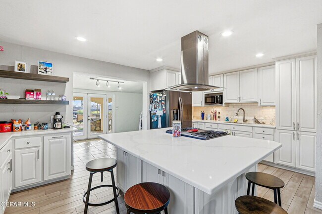 Building Photo - 6116 Navajo Ave