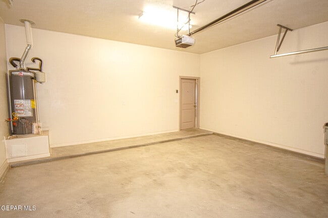 Building Photo - 7825 Enchanted View Dr