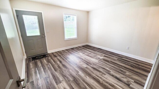 Building Photo - 1020 Primrose St SE