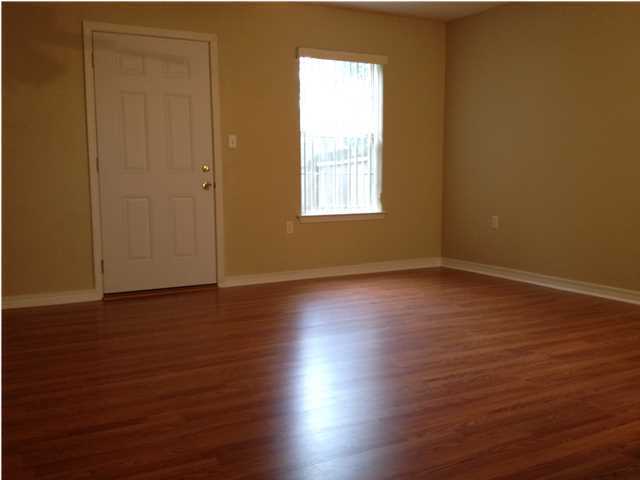 Building Photo - 980 Scenic Oak Ln