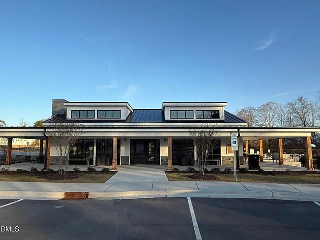 Building Photo - Lease OR Lease to Own