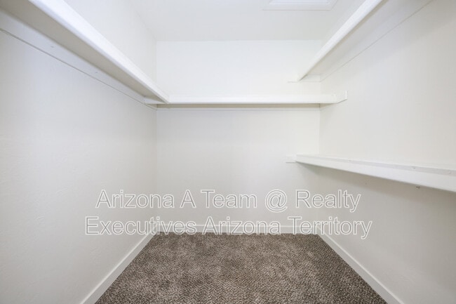 Building Photo - 10140 E Karen Pl