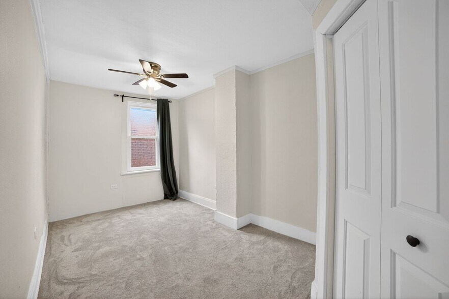 Building Photo - 5822 Bryant St