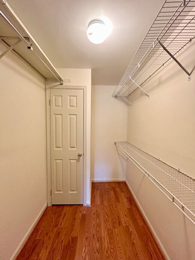 Building Photo - 10714 Kings Riding Way