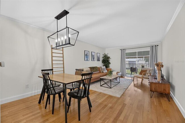 Building Photo - 3812 N Oak Dr