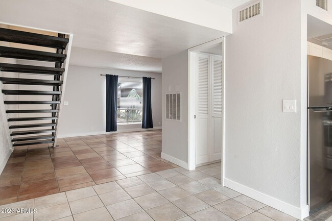 Building Photo - 3522 W Dunlap Ave