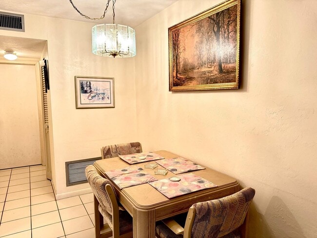 Building Photo - 3040 Lake Osborne Dr