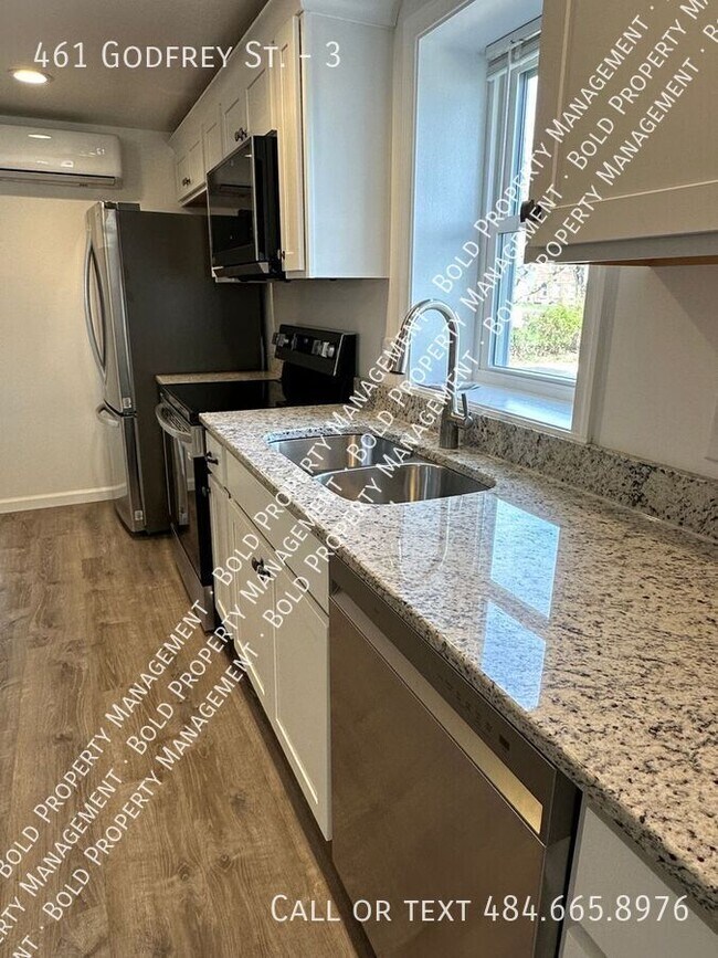 Building Photo - 461 Godfrey St