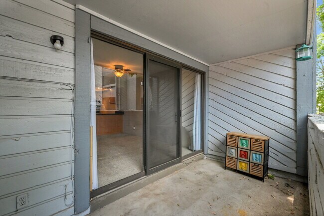 Building Photo - $1,450.00, 1-bedroom, 1-bathroom Lower Lev...