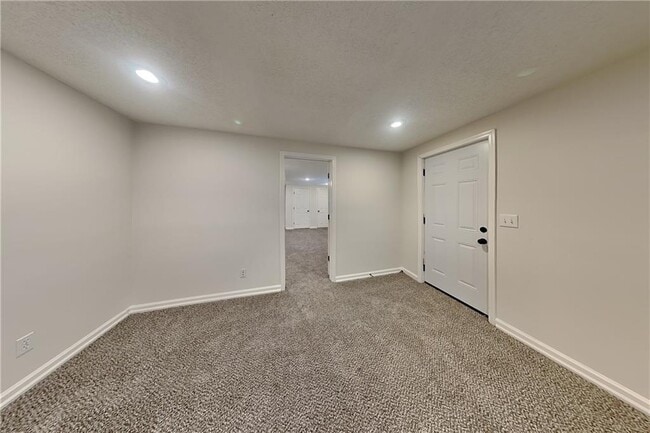 Building Photo - 7045 Treeline Dr