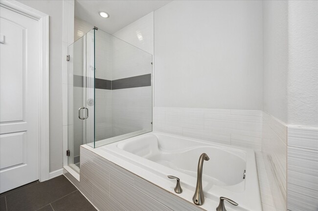 Building Photo - 1613 Crockett St