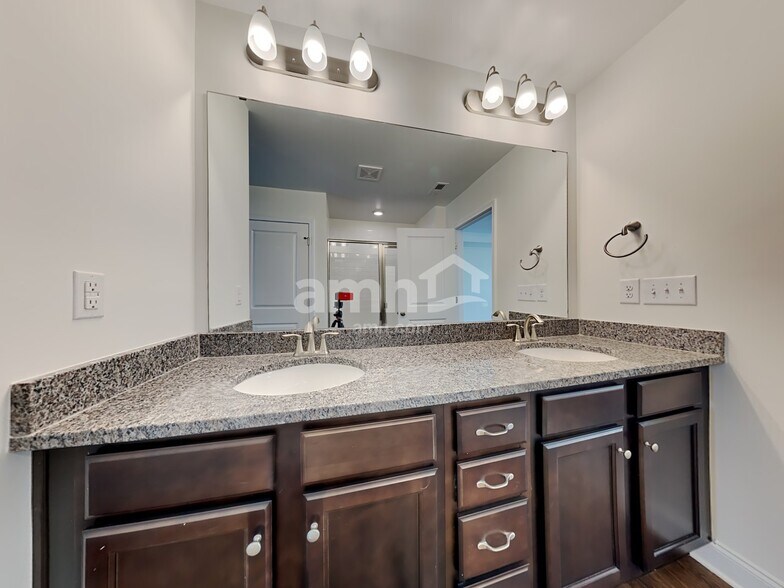 Building Photo - 132 Garrison Grv Ct