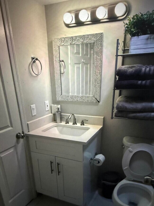 Building Photo - 12725 Shoreline Dr