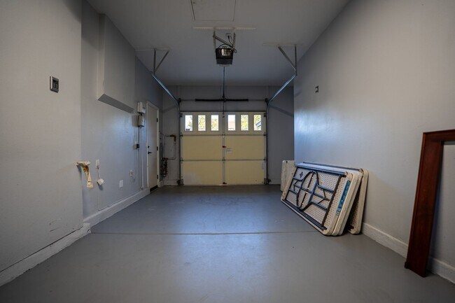 Building Photo - Exceptional estate Located In the highly desirable College Park Community.