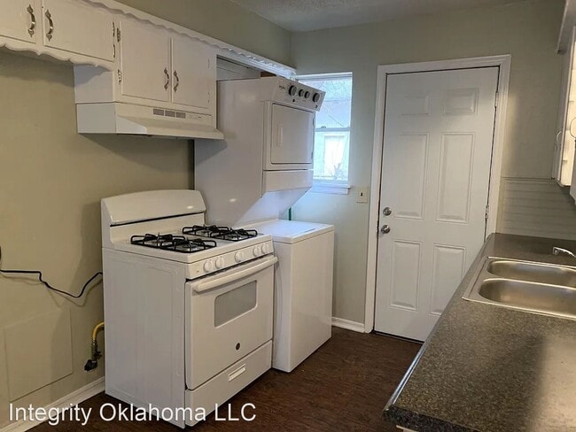 Building Photo - 2 br, 1 bath House - 4611 N. Wheeler Ave