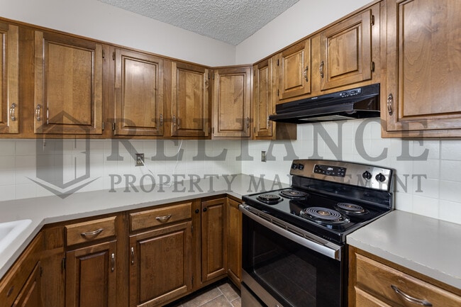 Building Photo - 1111 E Redwood Rd