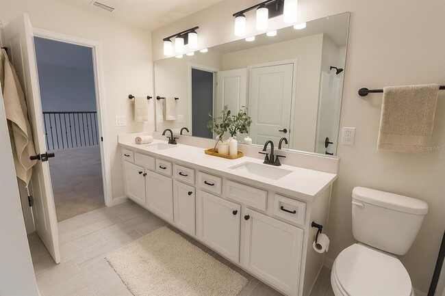 Building Photo - 6735 Willow View Ave