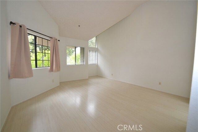 Building Photo - 2555 Plaza del Amo