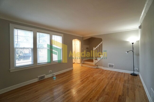 Building Photo - 2048 W 82nd Pl