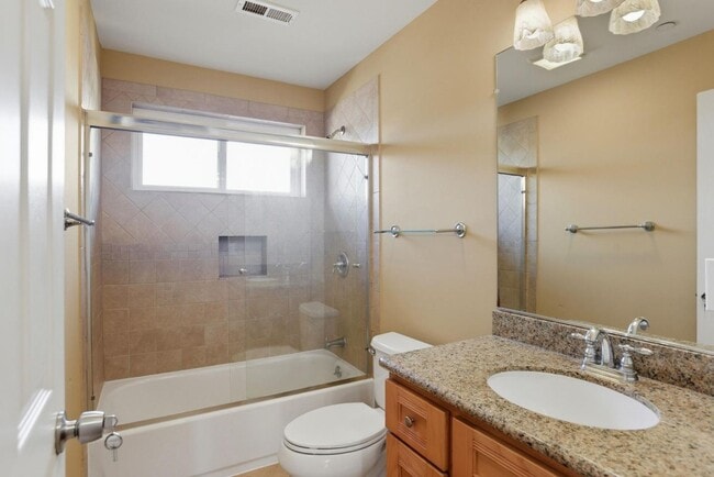 Building Photo - 659 Upton St