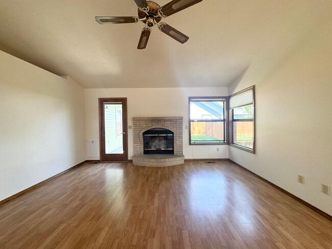 Building Photo - Now leasing in West Boise! This single-lev...