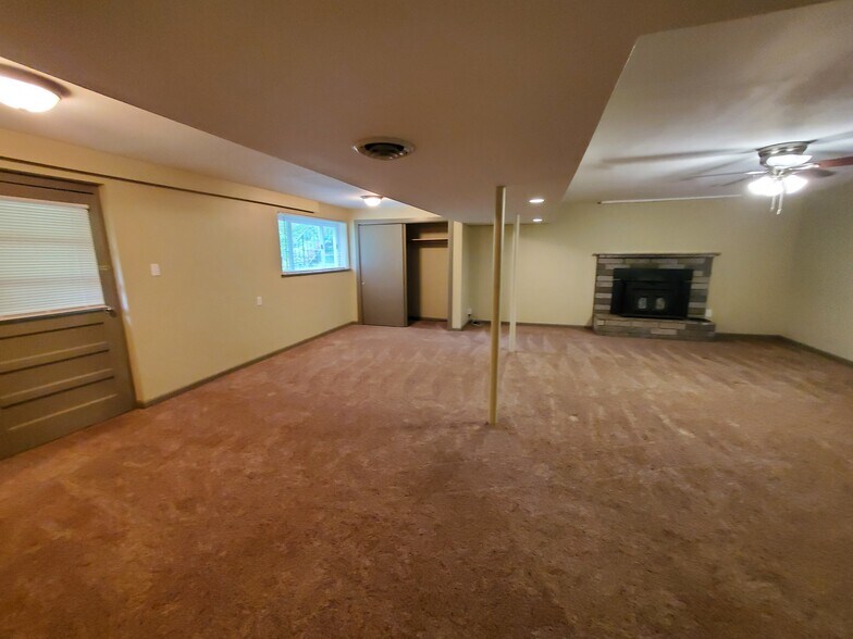 Building Photo - 4913 Mandalay Rd