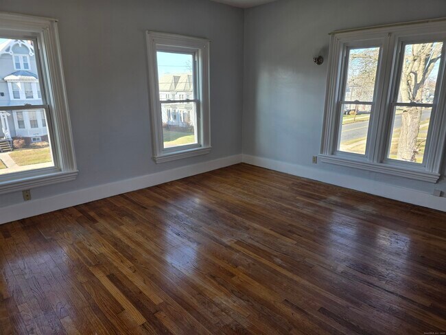 Building Photo - 147 Pearl St