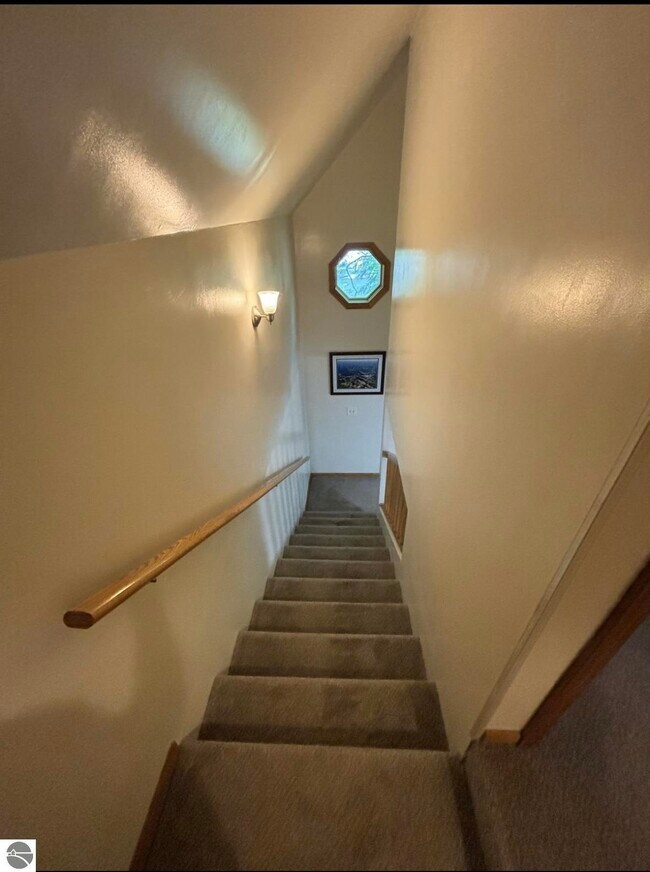 Building Photo - 855 E Front St