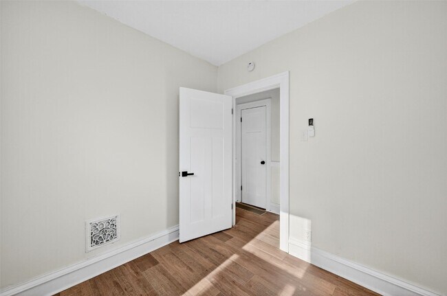 Building Photo - 5803 S Kings Highway Blvd