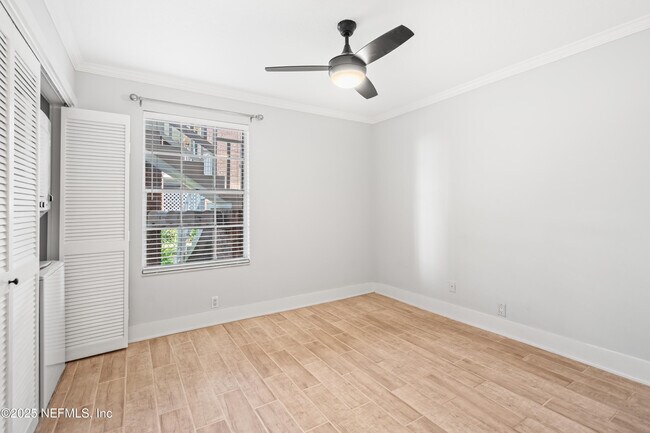 Building Photo - 22 Comares Ave