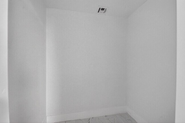 Building Photo - 896 N Federal Hwy