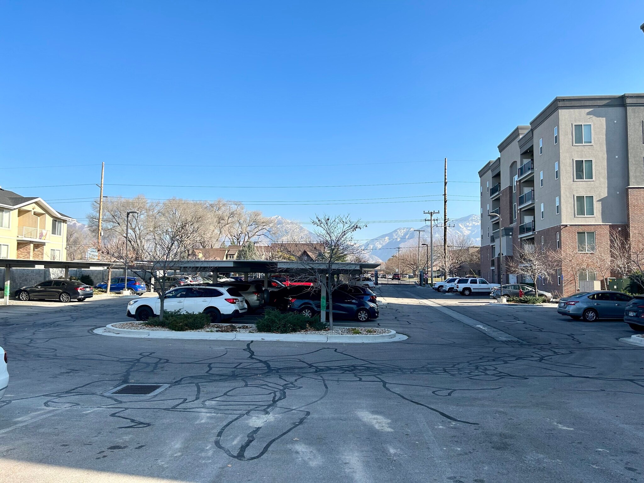 Exterior & Parking - 3660 S 900 E