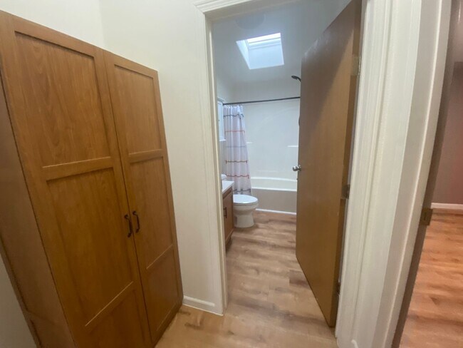 Building Photo - 1027 Falls Creek Dr
