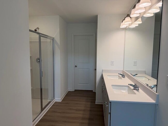 Building Photo - 214 Kinship Dr