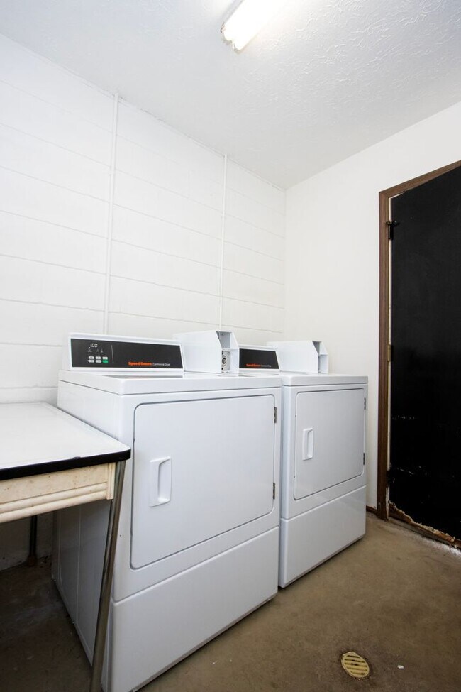 Building Photo - Two Bedroom Apartment