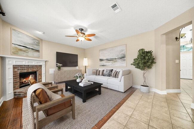 Building Photo - Spacious 4-Bed Home with Island Kitchen, Fireplace & Fenced Yard in San Antonio – 2,143 Sq Ft