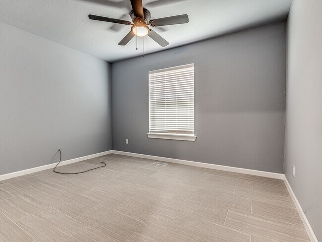 Building Photo - 14008 Gateway Dr