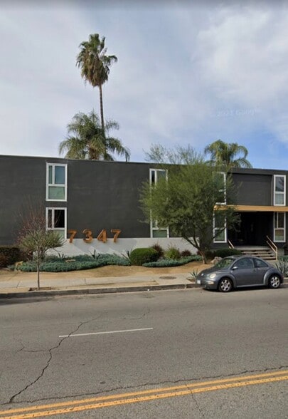 Primary Photo - 7347 Haskell Ave