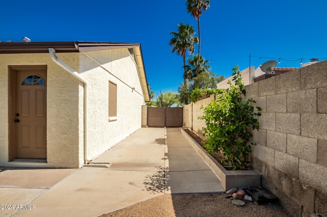 Building Photo - 4912 E Friess Dr
