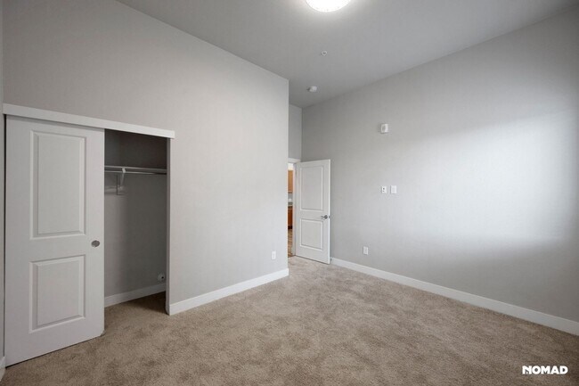 Building Photo - Charming 2BR-2BA Condo in Aurora Town Center