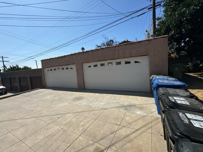 Building Photo - 2025 S Harcourt Ave