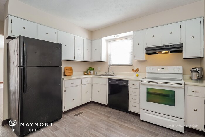 Building Photo - 3471 Simmons Dr